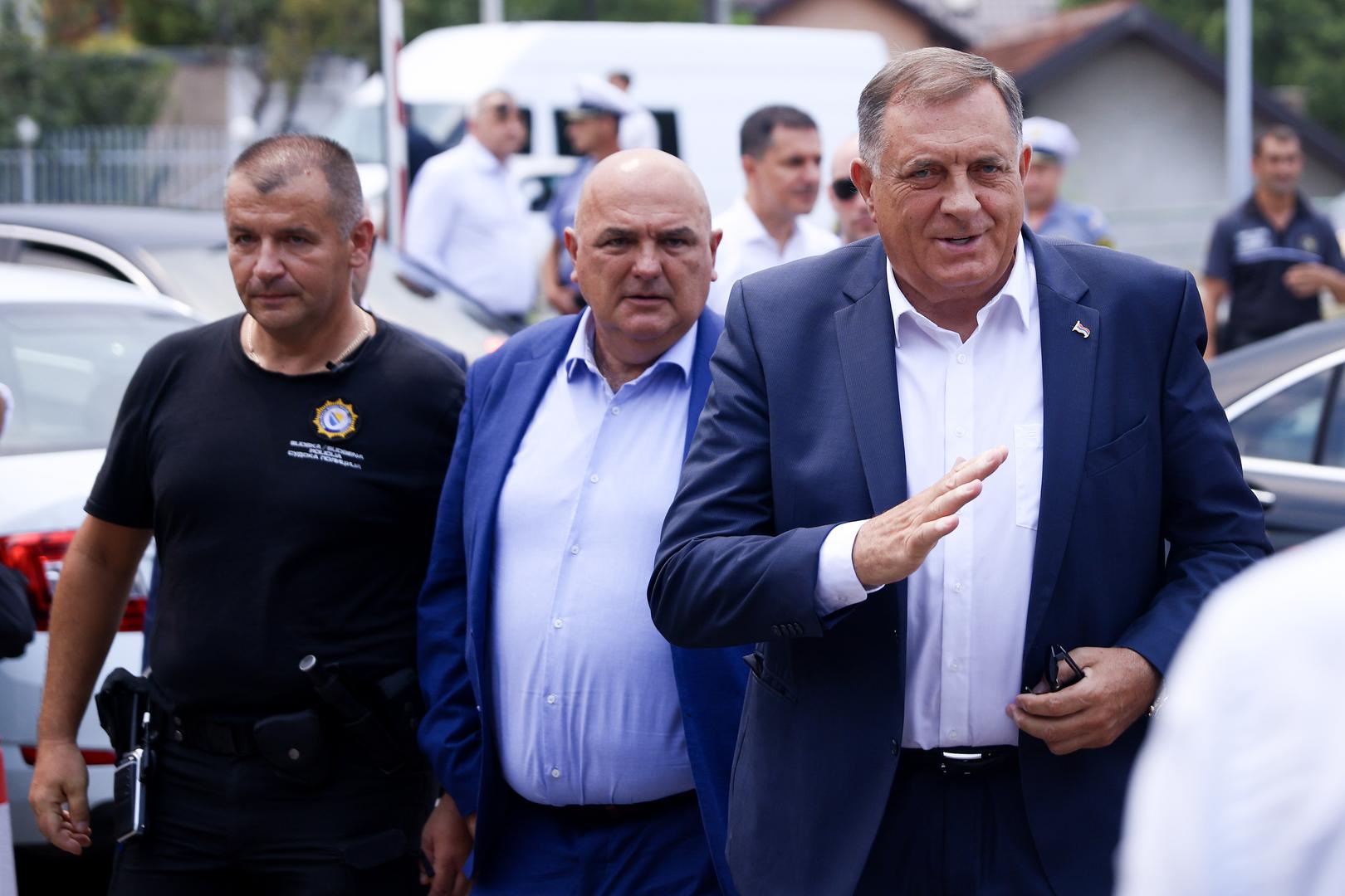 Šest godina kasnije vodio je kampanju za referendum o neovisnosti srpskog entiteta – koji se nikada nije održao – i izabran je s gotovo 60 posto glasova.Od tada pa nadalje, njegov stisak nad RS-om ne popušta pa je uz dužnost premijera bio u dva mandata predsjednik RS-a, dio trojnog predsjedništva BiH,  a zatim se vratio na čelo RS-a.