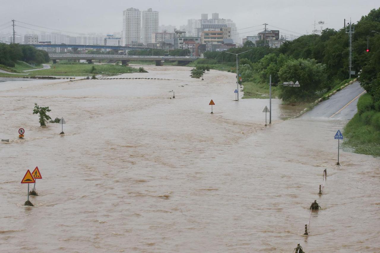 Heavy rain hits South Korea causing power cuts and evacuations