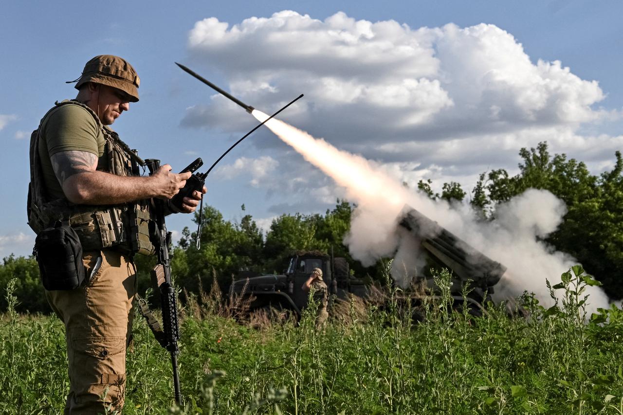 storyeditor/2026-06-25/2026-06-25T081942Z_139107613_RC24ZLAPYI8R_RTRMADP_3_UKRAINE-CRISIS-FRONTLINE-DNIPROPETROVSK-REGION.JPG