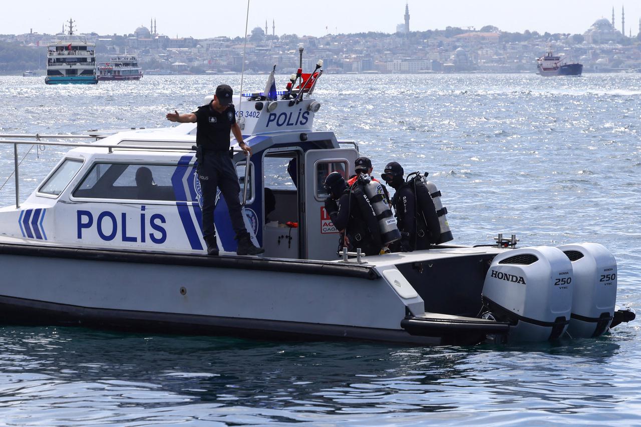 Turkey seeks missing Russian swimmer in Bosphorus race