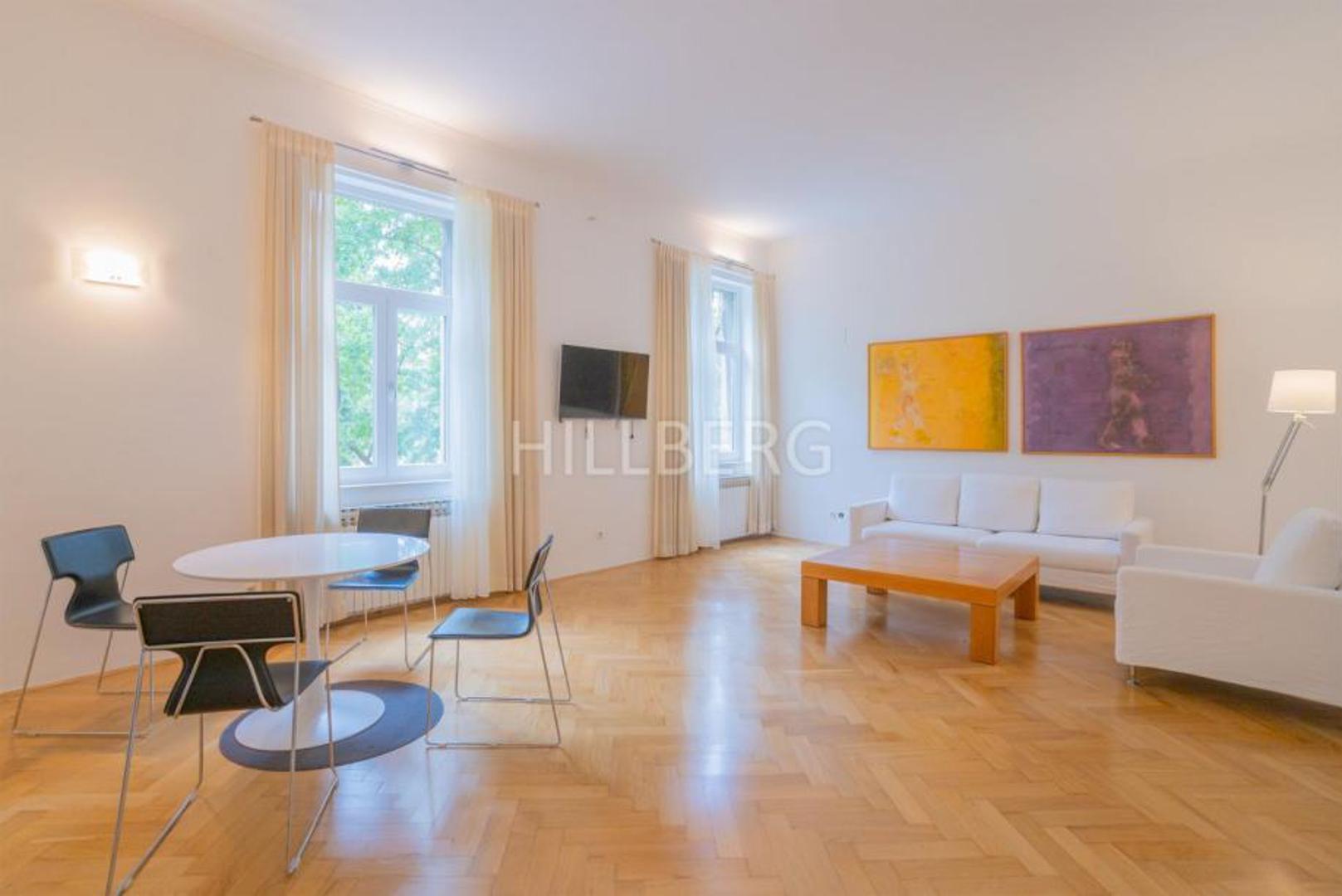 Na Marulićevom trgu u Zagrebu iznajmljuje se stan površine 111 m2.

