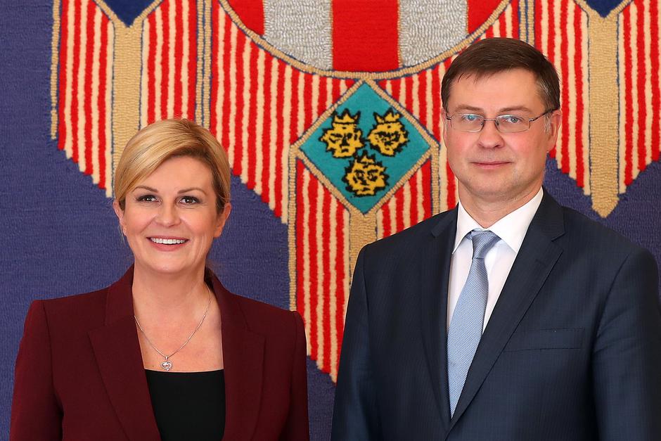 Predsjednica Republike Kolinda Grabar-Kitarovic primila je potpredsjednika Europske komisije za euro i socijalni dijalog Valdisa Dombrovskisa.