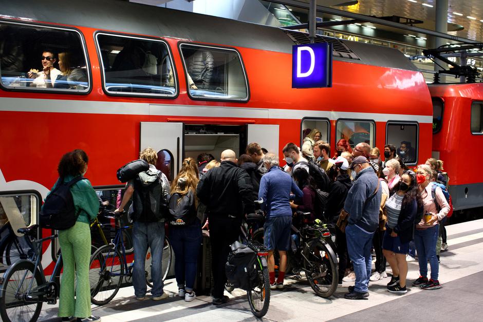 Public transport operators offer a nationwide special nine-euro ticket in Berlin