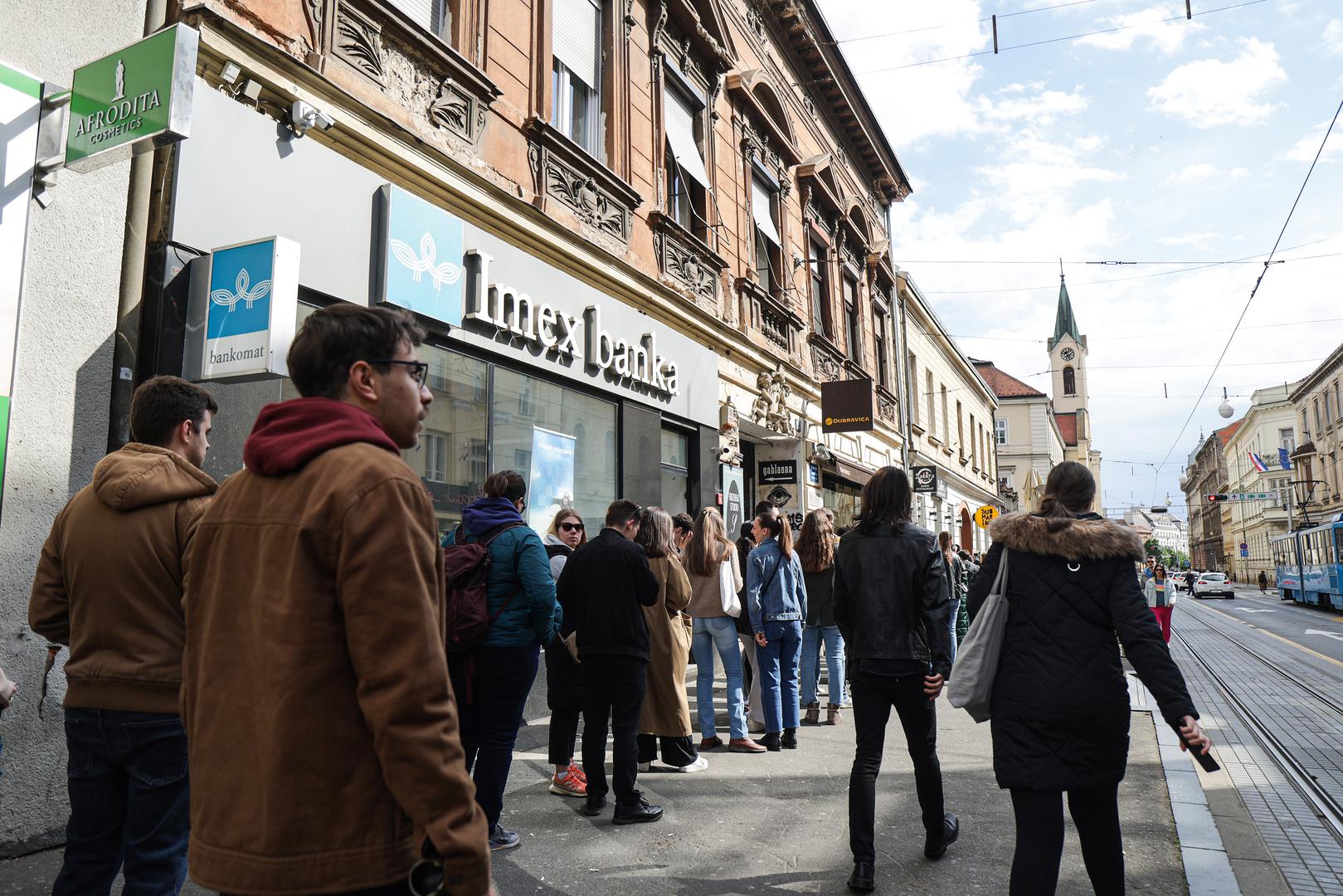 17.04.2024., Zagreb - Glasanje u Varsavskoj ulici stvorilo je velike redove.  Photo: Luka Stanzl/PIXSELL