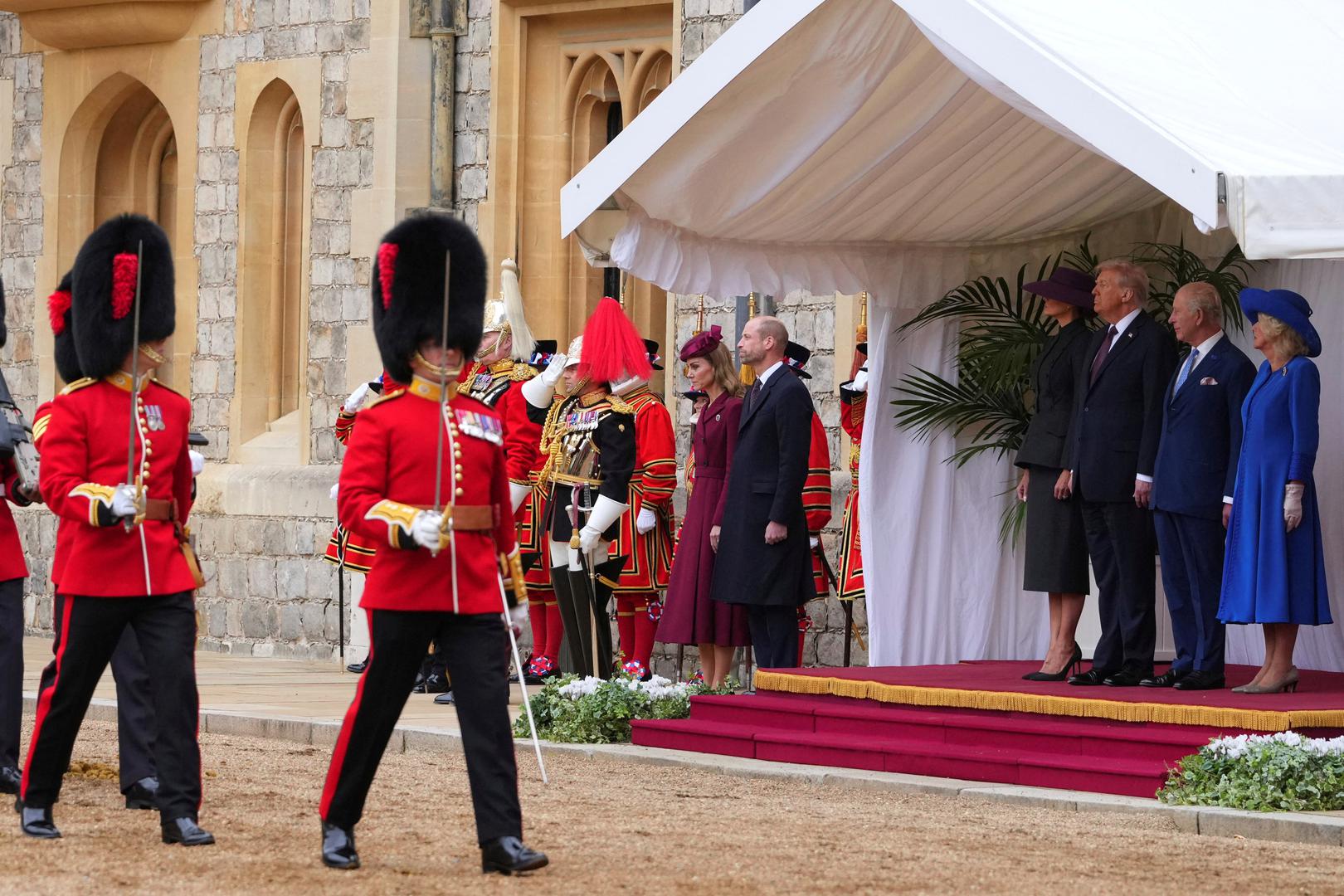  ''To izglađuje probleme i omogućuje im da se jasno vide'', dodala je. Osim što su se zbližili, par je imao sjajnu godinu. Zajedno nastavljaju odgajati djecu – princa Georgea, princezu Charlotte i princa Louisa – što im je prioritet, a prošlog mjeseca su se preselili iz četverosobne kućice u Adelaideu u osmerosobnu kuću Forest Lodge, koju nazivaju svojim 'zauvijek domom' i 'novim početkom'.