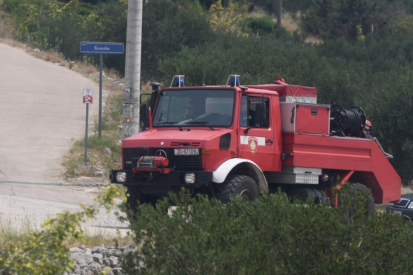13.07.2023.,Sibenik - Izbio je pozar na otvorenom prostoru kod sela Gornjih Banjevaca u Grebastici. Na intervenciju su izasli 8 postrojbi s ukupno 12 vozila i 33 vatrogasaca. U pozaru sudjeluju i tri kanadera. Gasenje u tijeku Photo: Hrvoje Jelavic/PIXSELL