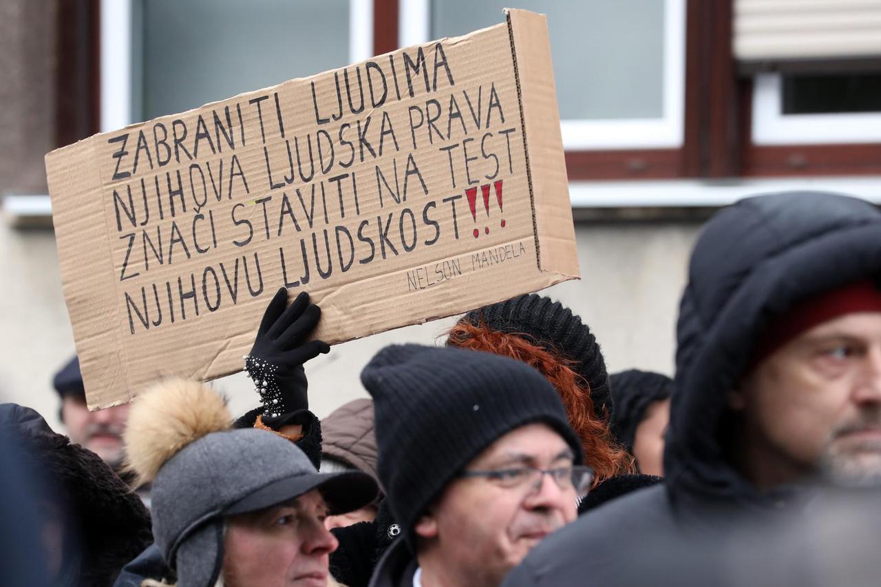 Ispred HZJZ organiziran je mirni prosvjed protiv korona mjera