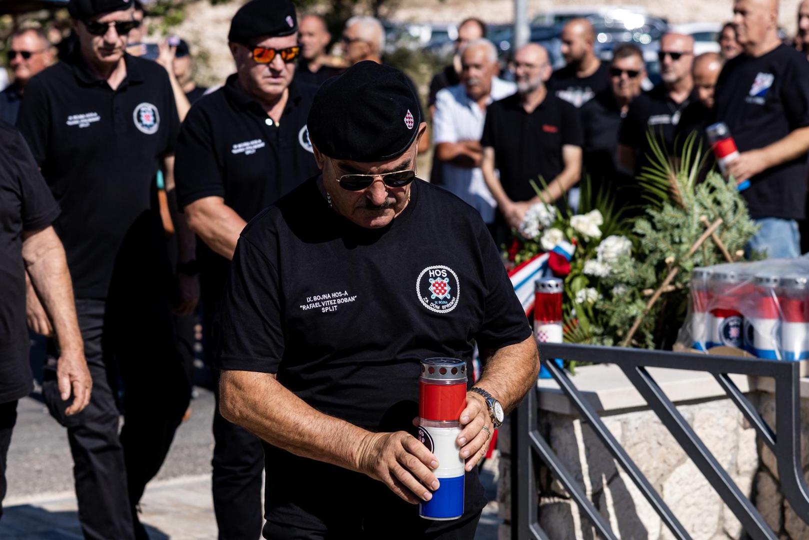 U Kruševu kod Mostara na 34. obljetnicu pogibije generala Blaža Kraljevića i osmorice pripadnika HOS-a, na komemoraciji su se okupili članovi obitelji, suborci i brojni drugi.