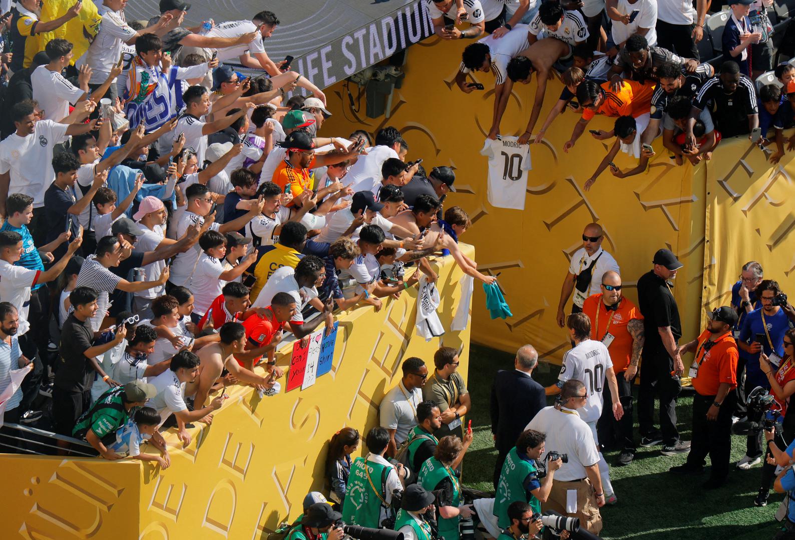 Nakon dvoboja, kao i za vrijeme ulaska u igru, dobio je velike ovacije preko 80 tisuća gledatelja na stadionu MetLife u New Jerseyju, gdje će u nedjelju u finalu igrati PSG i londonski Chelsea