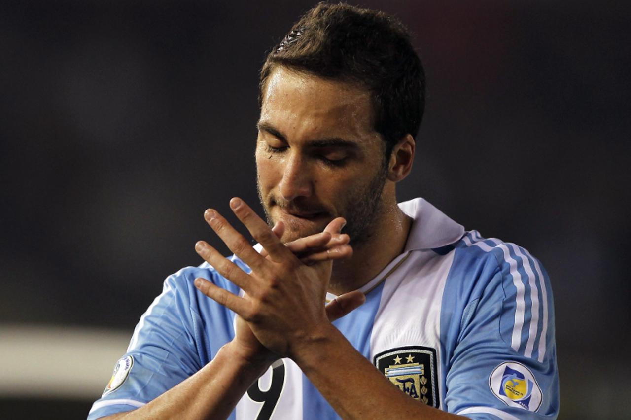 'Argentina\'s Gonzalo Higuain reacts after being expelled by referee Marlon Escalante (not seen) of Venezuela during their 2014 World Cup qualifying soccer match against Colombia in Buenos Aires, June