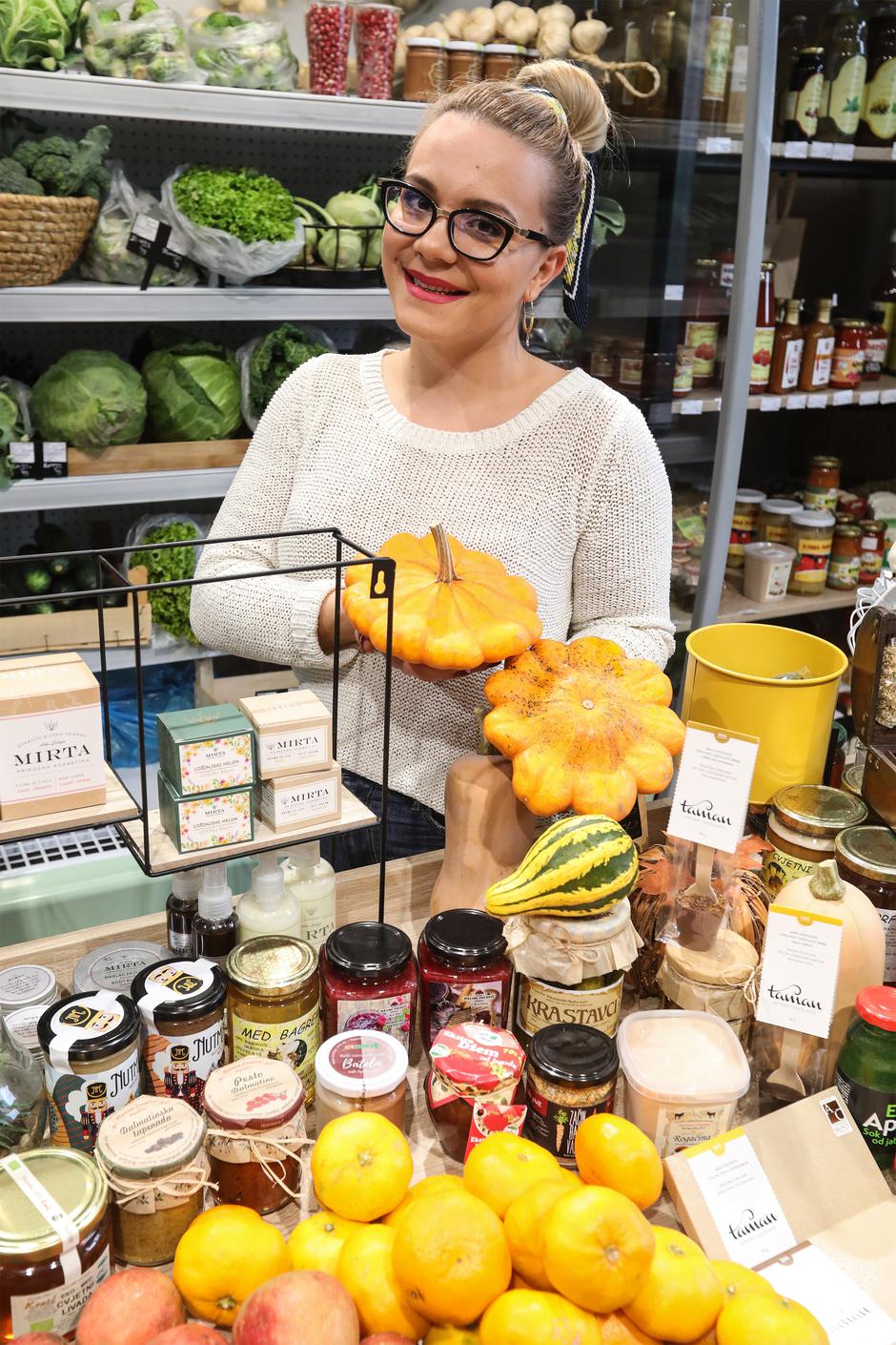 Obiteljska trgovina Nar