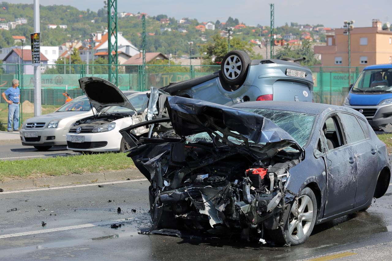 Zagreb: Frontalni sudar na Aleji Bologne