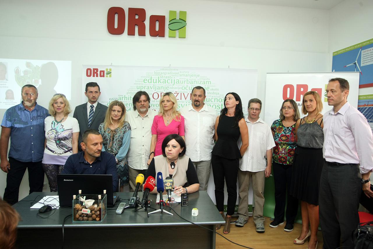 16.08.2015., Zagreb - Konferencije  za medije stranke ORaH na kojoj je  predstavljen izbornog stozer, postupk odabira kandidata i kandidatkinja za liste ORaH-a te koncept kampanje. Mirela Holy, Alen Bascevan, sef Izbornog stozera ORaH-a.  Photo: Luka Stan