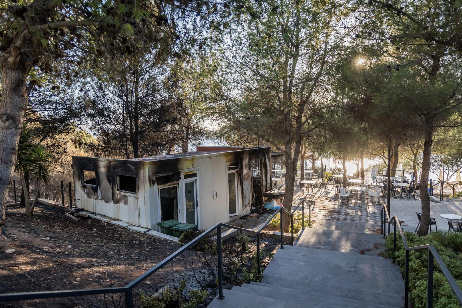 Posebno je stradalo područje turističkog kompleksa Gava Waterman Milna Resort & Cottages, iz kojeg je tijekom noći evakuirano oko 400 gostiju i djelatnika. 