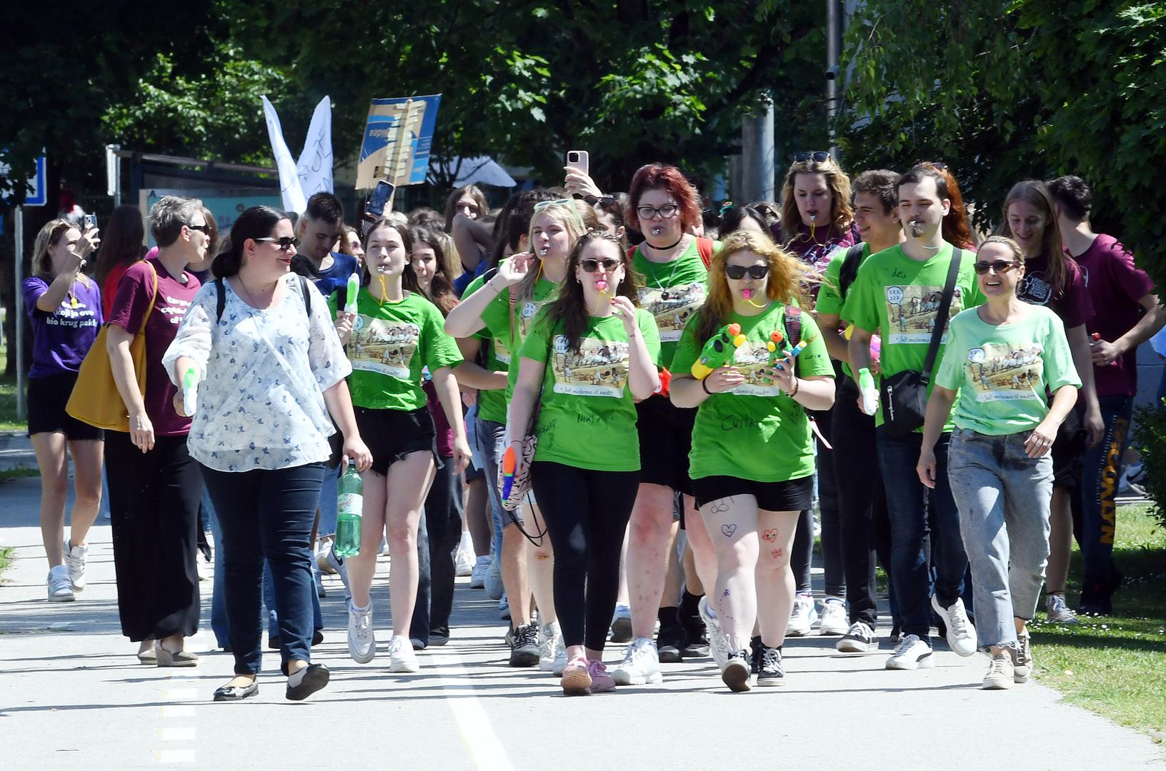 24.05.2024., Sisak - Sisacki srednjoskolci bucno su na gradskim ulicama proslavili zavrsetak skolovanja. Photo: Nikola Cutuk/PIXSELL