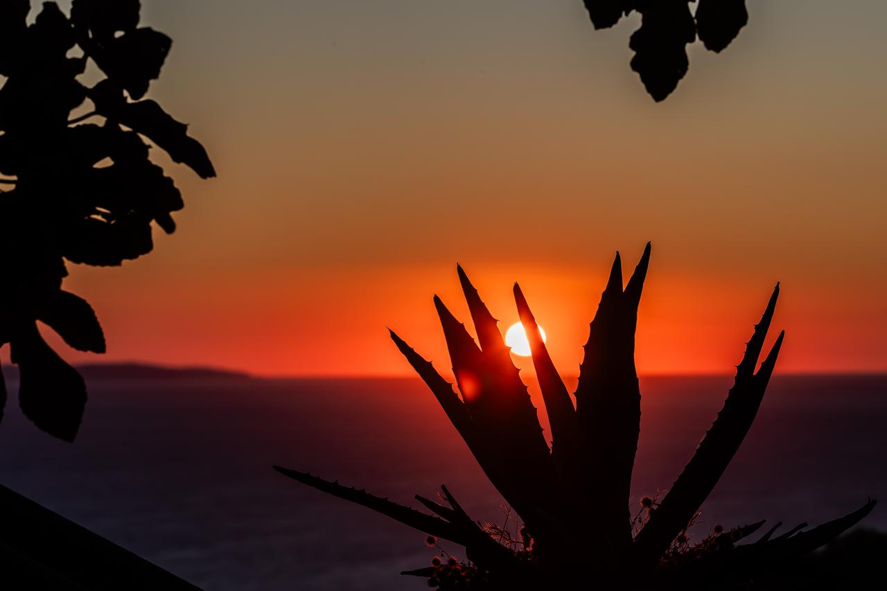 Zalazak sunca promatran sa brda Hum iznad Vela Luke