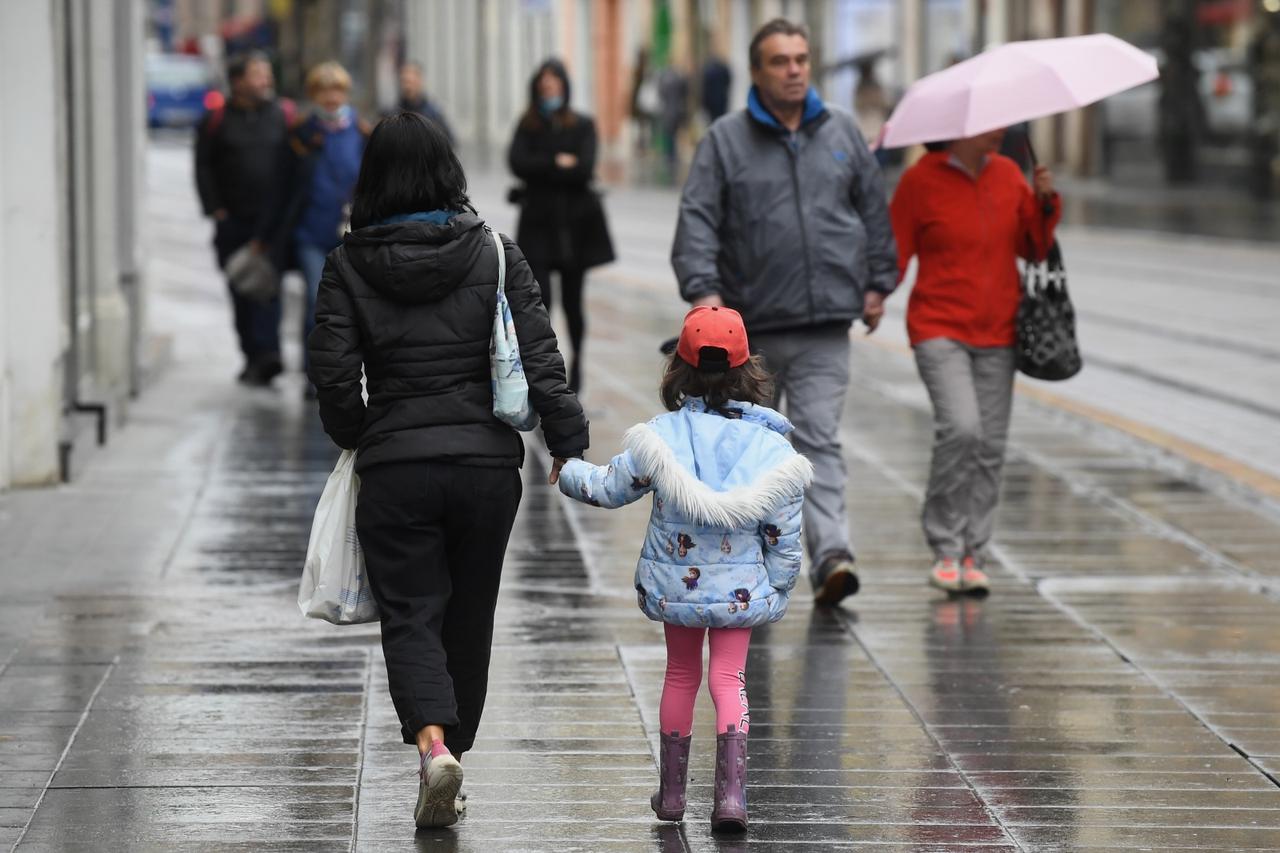 Zagreb: Najavljeno zahlađenje i kiša osvježili su grad