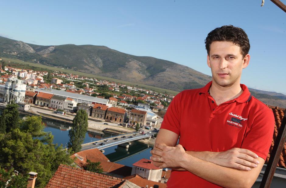 Božo Petrov