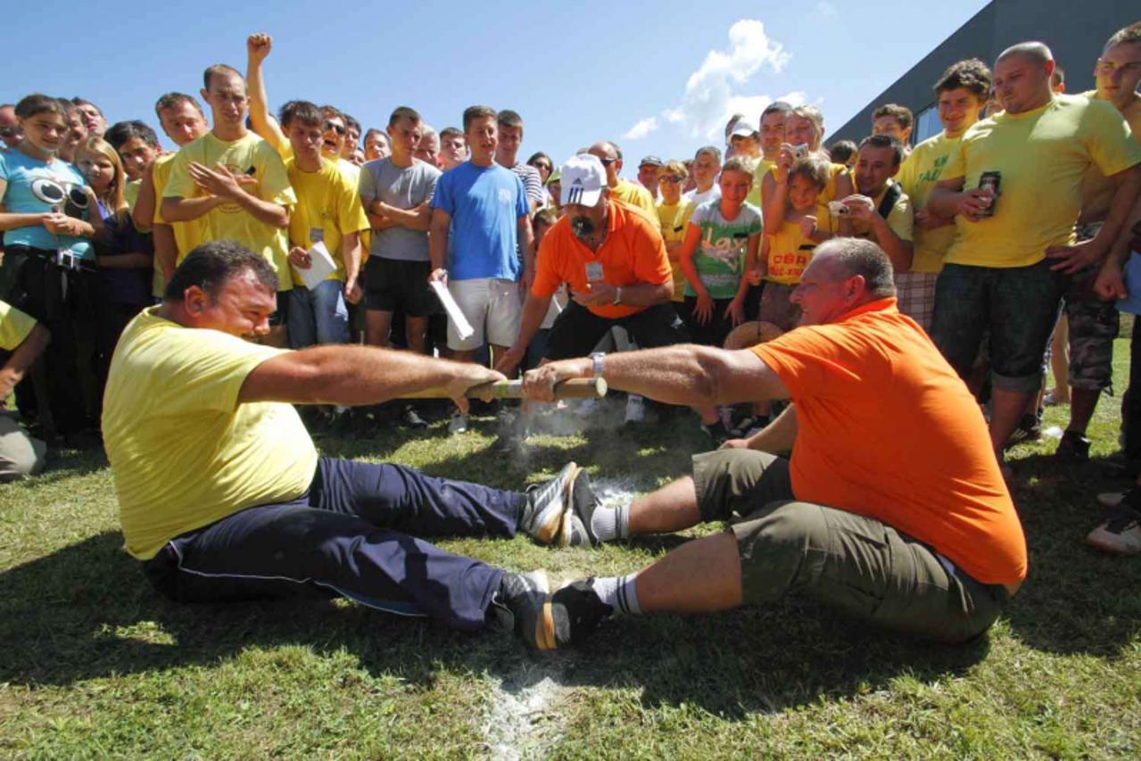 \'Var u0096 09. 08. 2010., Salinovec u0096 Seoske igre u Salinovcu pokazale su da narod jos cuva tradiciju hrvatskoga sela.  PHOTO:  Ljiljana Risek \'