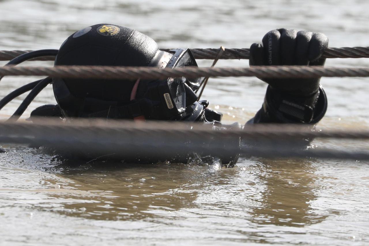 Beograd: Policijska brigada pretražuje splav Freestyler na rijeci Savi
