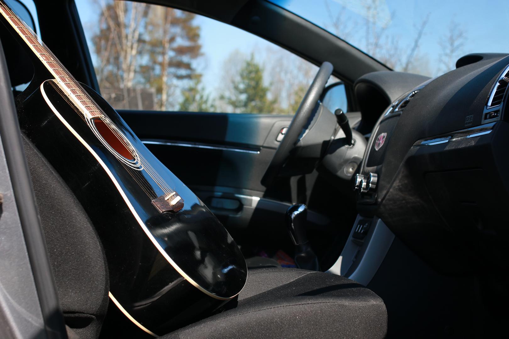 Drveni predmeti – Ne ostavljajte drvene glazbene instrumente, komade namještaja i slične drvene stvari u svome automobilu jer se pri niskim temperaturama i suhom zraku mogu trajno oštetiti.