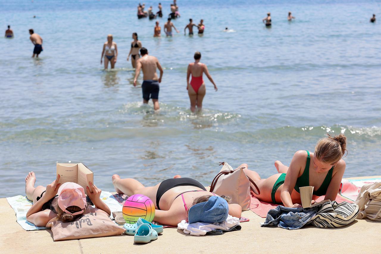 Split: Građani i turisti osvježenje pronašli na Bačvicama