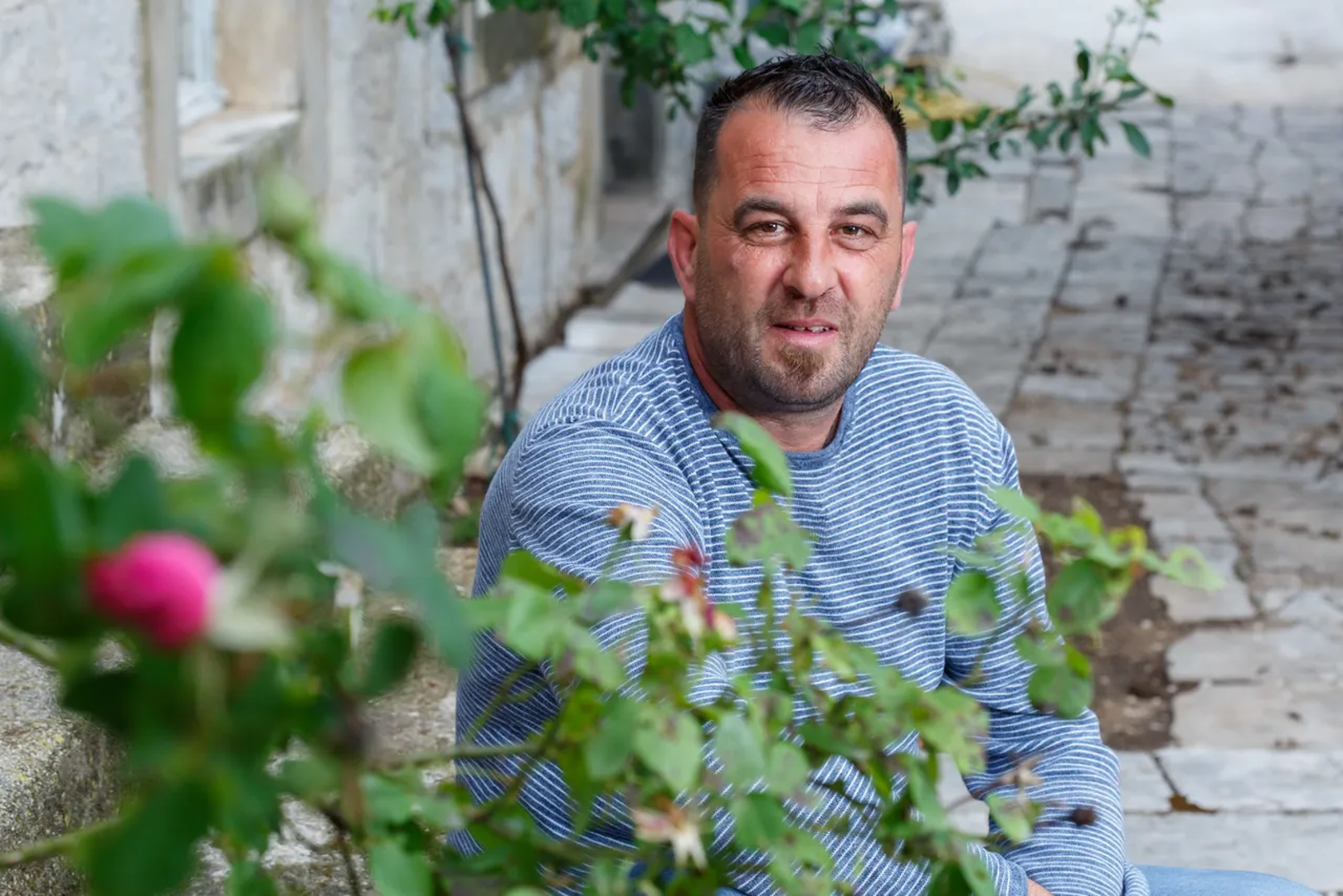 Ante Munitić (44) stiže iz mjesta Donja Banda na Pelješcu, električar je po struci te ima vinograd i konobu. Za sebe kaže da je ponekad predobar i dosta tolerantan, ali i temperamentan te tvrdoglav.