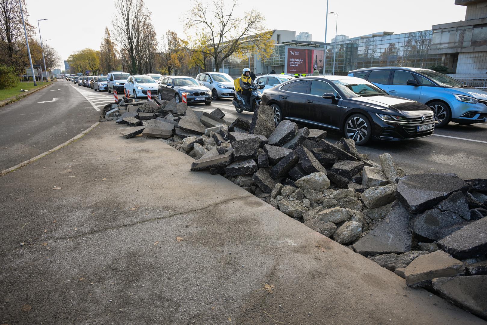 Očevid u Vjesnikovu neoboderu još nije započeo jer se i dalje čeka konačna procjena statičara o stabilnosti konstrukcije.