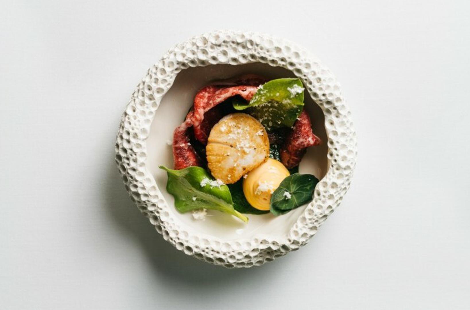 Zavirite u kuhinju restorana Lešić Dimitri Palace, doznajte više o njihovim signature jelima i naučite održivo kuhati uz chefa Marka Gajskog