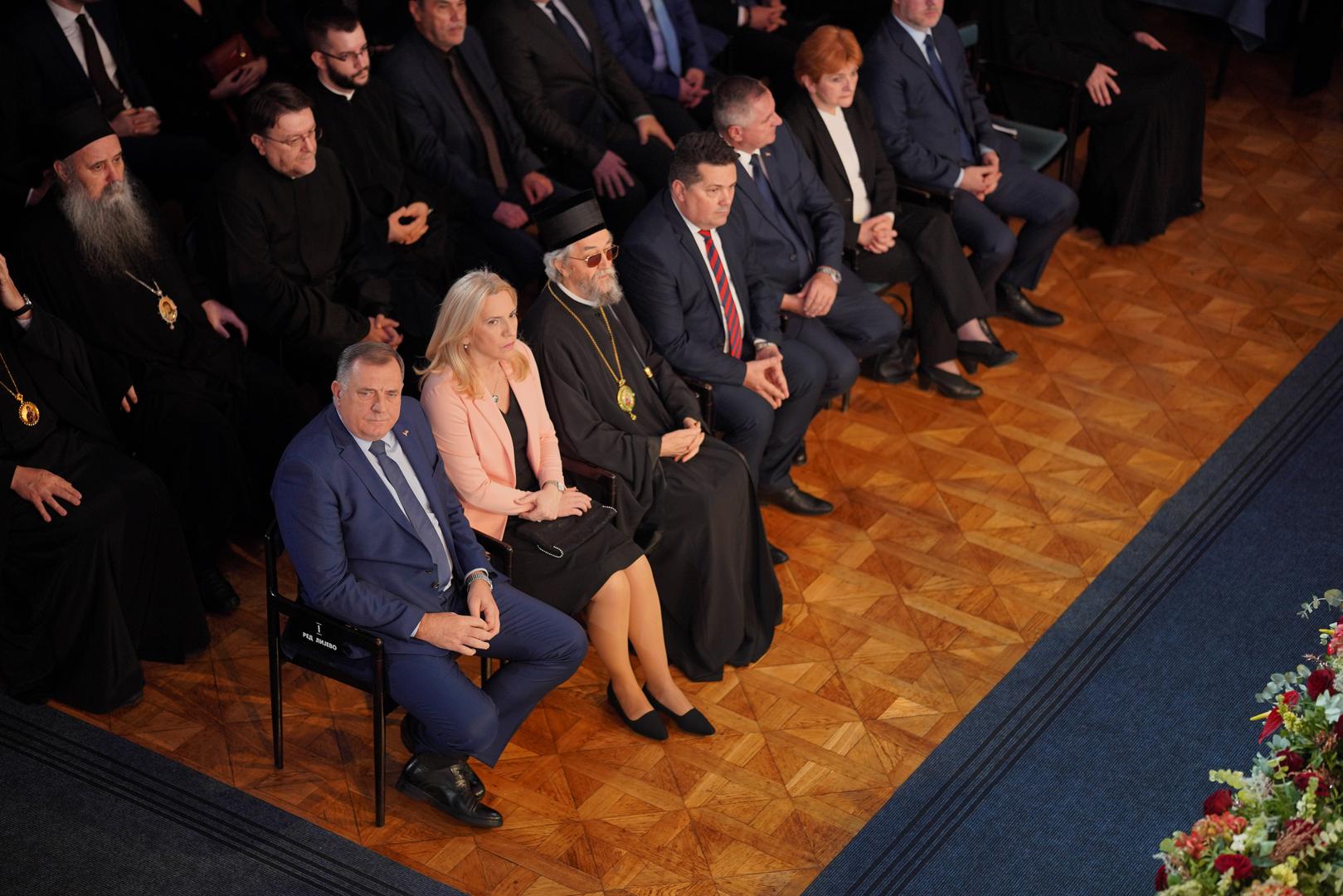 08.01.2022., Kulturni centar Banski dvor-koncertna dvorana, Banja Luka (BiH) – Program povodom proslave Dana Republike Srpske, 9. sijecnja, dodjela odlikovanja zaslužnim institucijama i pojedincima. Predsjednik RS Milorad Dodik, izmedju ostalih, odlikovao i Vladimira Putina, predsjednika Ruske federacije, i majku i brata nedavno preminulog nogometasa Srbije Sinise Mihajlovica.Photo: Dejan Rakita/Pixsell Photo: Dejan Rakita/PIXSELL