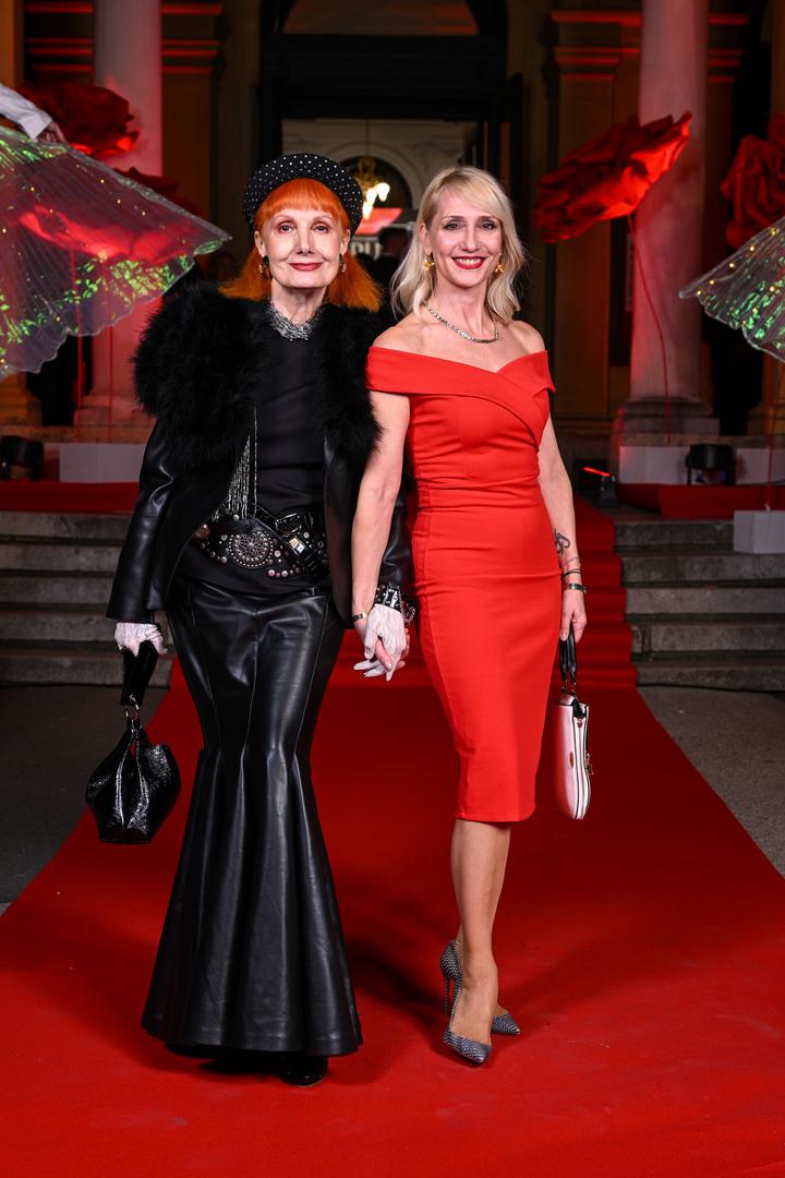 Glazbena diva Josipa Lisac s pratnjom