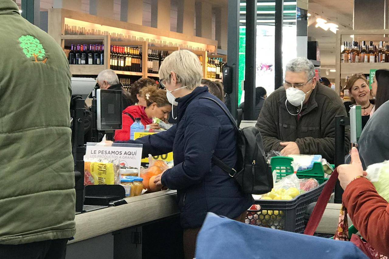 Madrid: Poluprazne police u supermarketima zbog straha od širenja koronavirusa