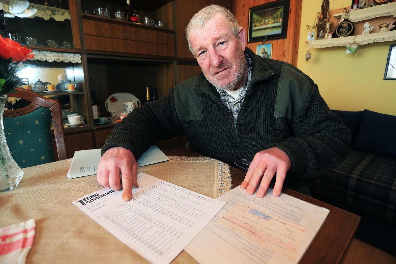 DKS_56134063 POSEBNA PONUDA VECERNJI LIST 14.03.2016., Dalj - Stanovnici Dalja uplatili su prikljucak plina i pokupovali sve potrebno za grijanje kuca jos daleke 2005. godine i do danas nisu dobili plin. Photo: Davor Javorovic/PIXSELL