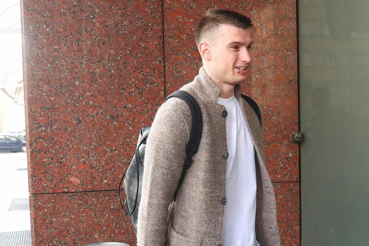 Zagreb: Dominik Livaković  dan nakon napada na utakmici stigao je na okupljanje reprezentacije