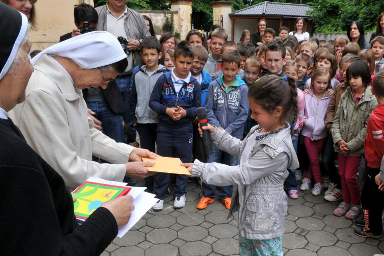 NOvac za siromašnu djecu Benina