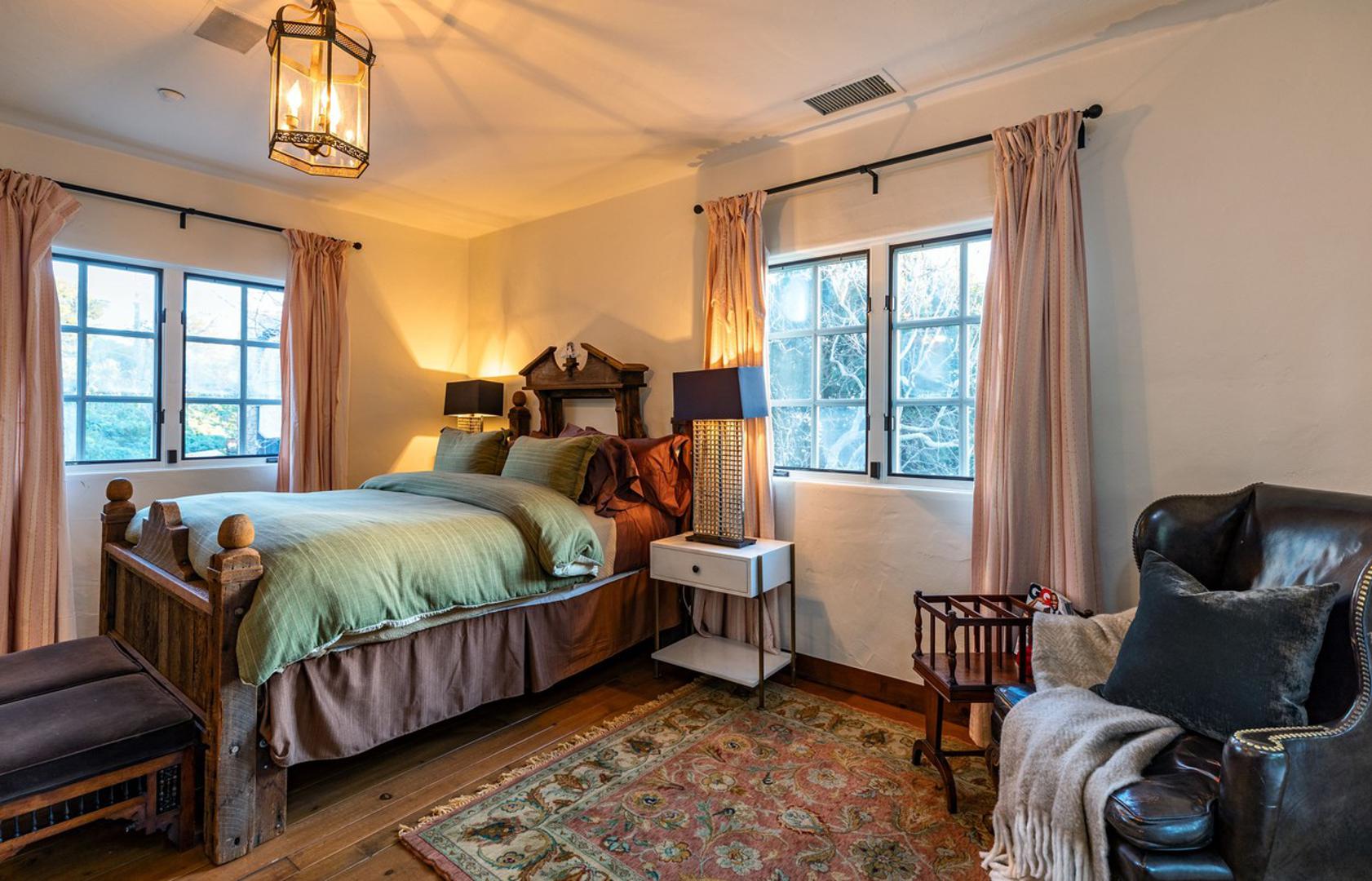 Buduće gnijezdo bivšeg kraljevskog para broji mnoge sadržaje, a među njima su dva bazena, teretana i plaža dostupna putem članarine.