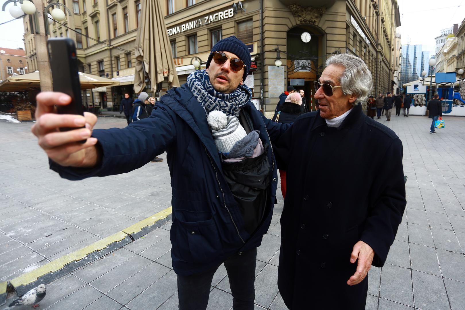 Zagrebački umirovljenik i bivši maneken Taljat Selmani, poznat kao i Toni uživa popularnost koju mu je donijela nedavna izjava u kojima savjetuje kako zdravo živjeti. 