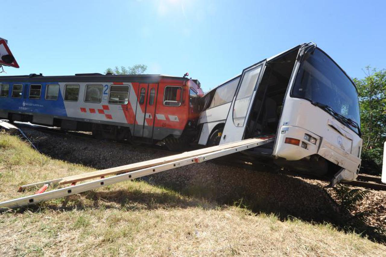 Drniš, vlak, autobus (1)