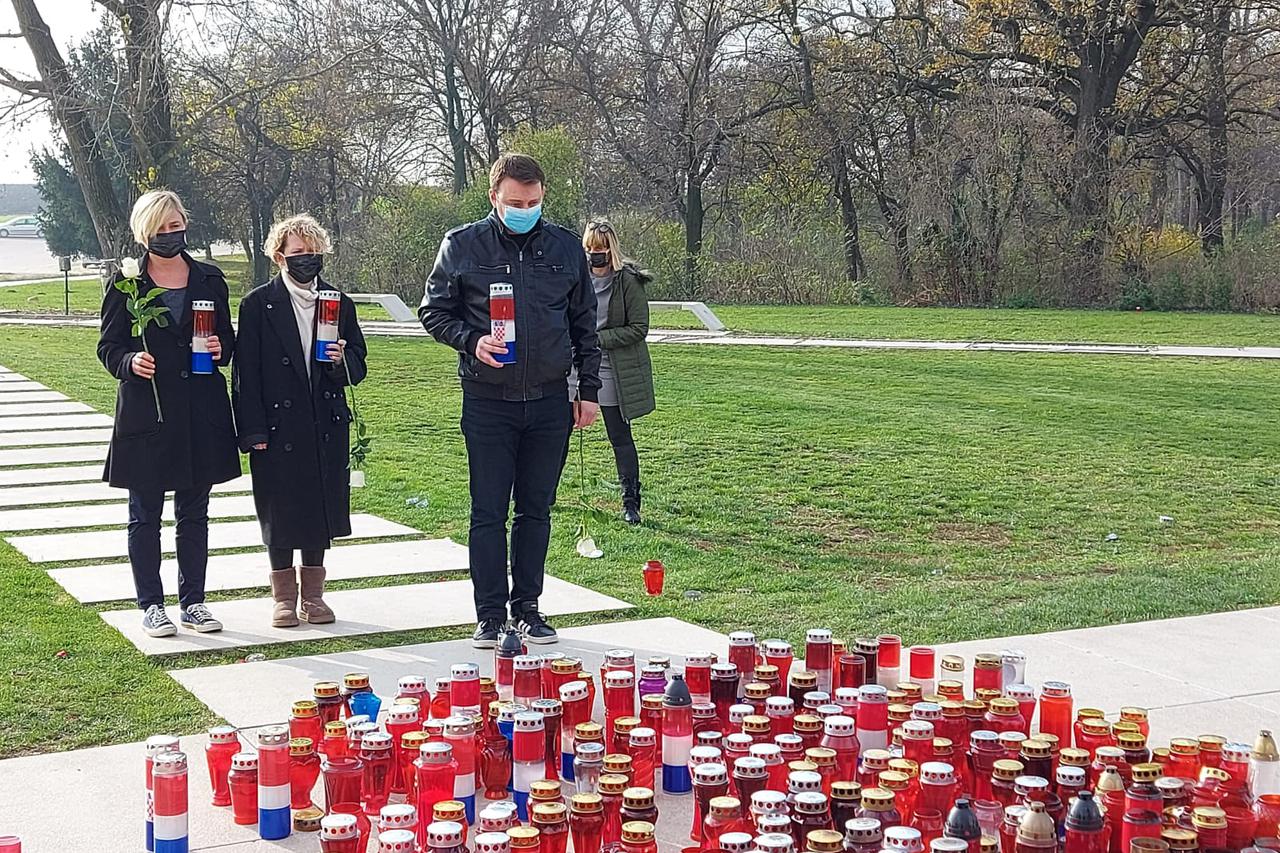 Bojan Glavašević položio ružu na Ovčari i vijenac na Dunavu u spomen svim civilnim žrtvama rata kao i stradalim srpskim civilima