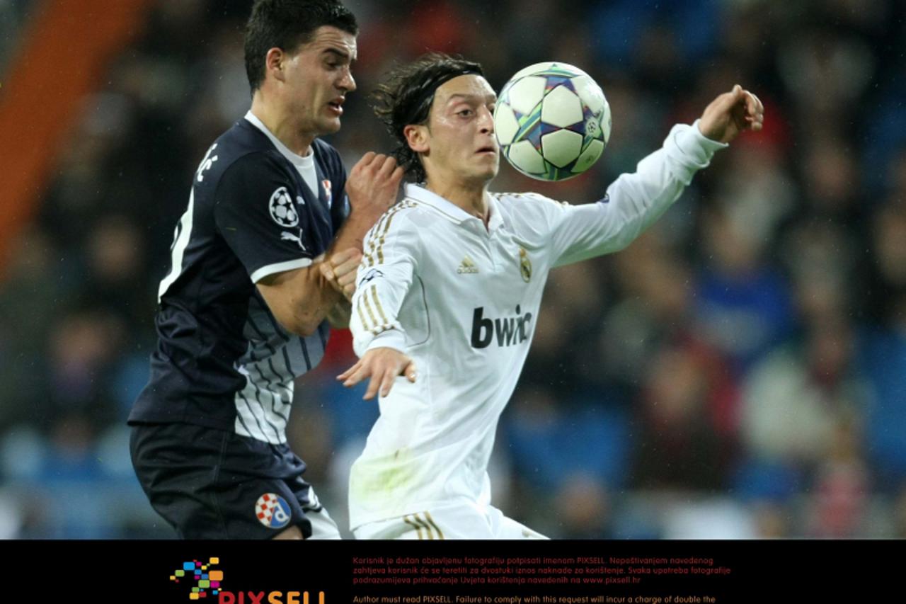 '22.11.2011., Avenida de Concha Espina, 1, Madrid - Stadion Santiago Bernabeu, nogometna utakmica D skupine, 5. kola UEFA Lige prvaka. Real Madrid - GNK Dinamo. Mehmed Alispahic, Ozil. Photo: Sanjin S