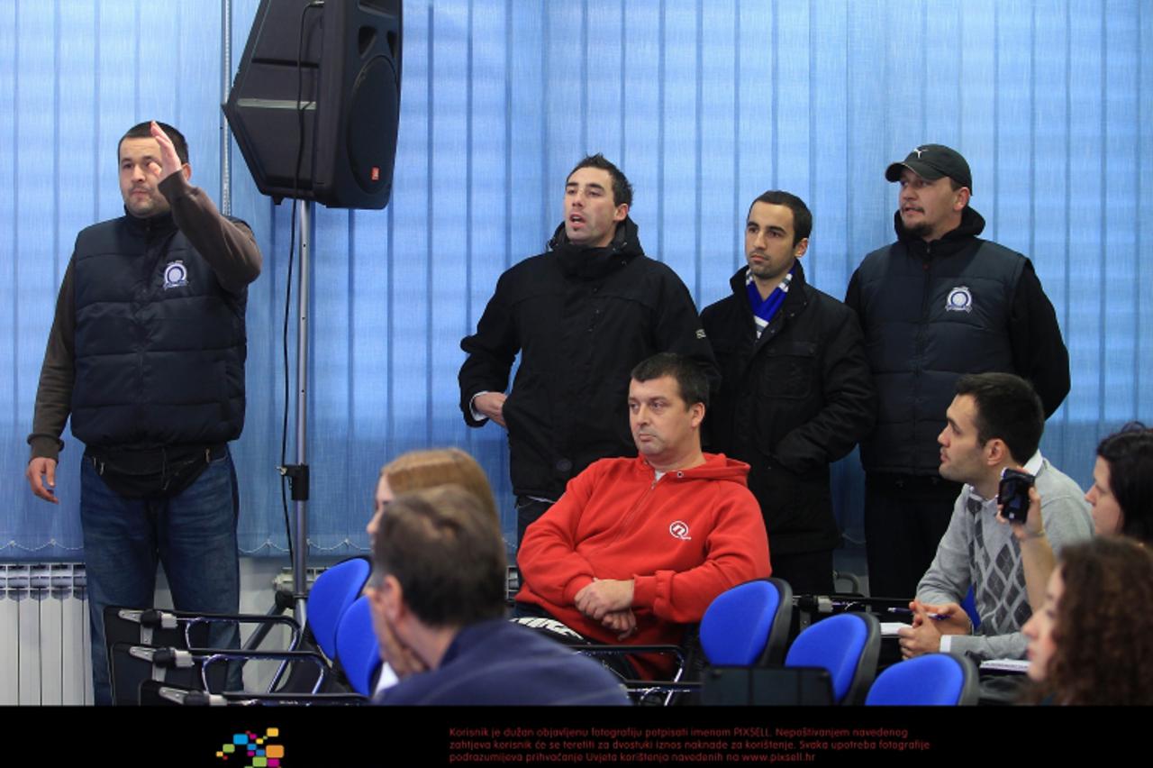 '12.12.2011., Zagreb - Izvrsni direktor GNK Dinama Zdravko Mamic u prostorijama kluba odrzao je konferenciju za medije. Konferenciju su u jednom trenutku prekinuli nezadovoljni navijaci Dinama. Photo:
