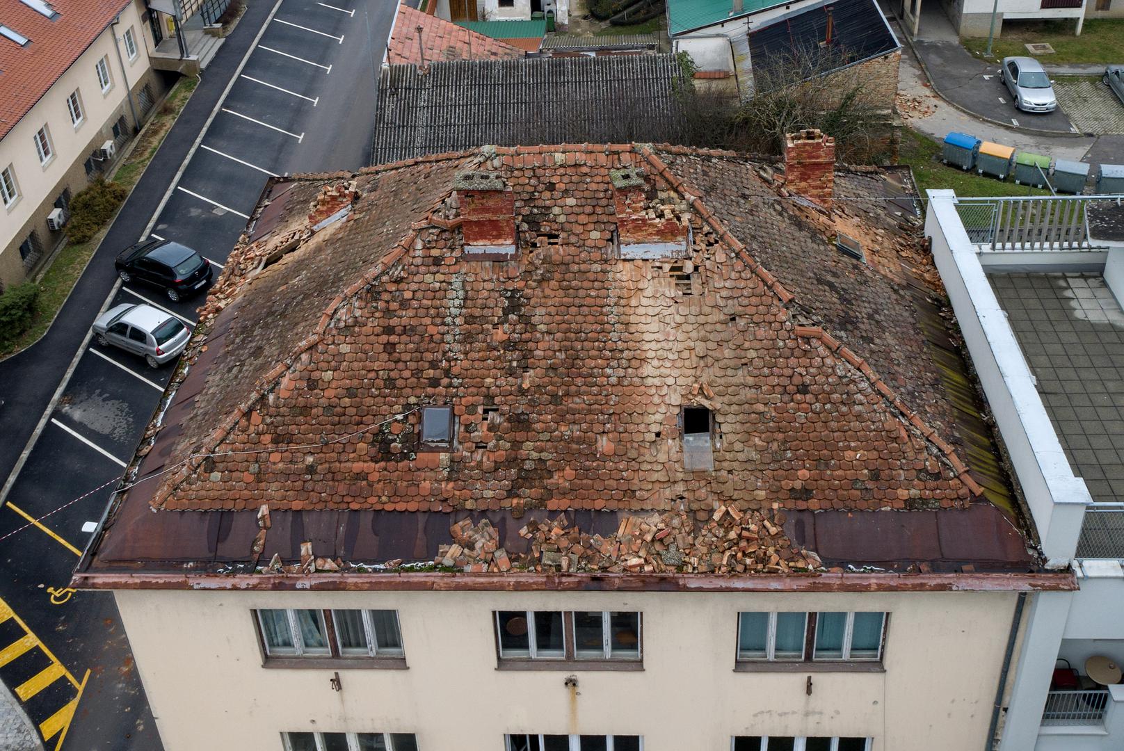 28.12.2020., Petrinja - Pogled iz zraka na ostecene krovove zgrada i kuca stradalih u potresu. 
Photo: Igor Kralj/PIXSELL