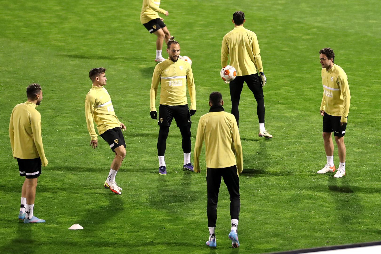 "Cijela ekipa je opasna, osim Oršića tu su i Petković, Jurić, Emreli...," dodao je Sevillin strateg.