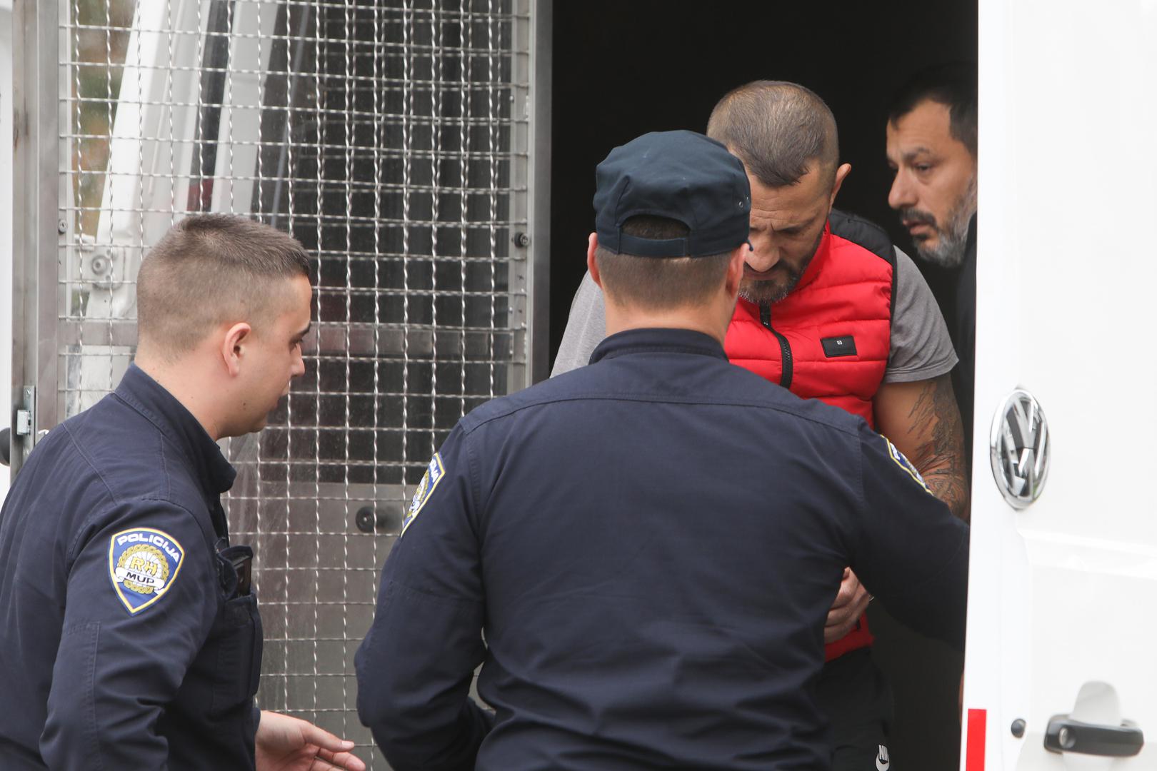 Uhićeni su nakon provedenog istraživanja i predani pritvorskom nadzorniku, dok je protiv njih Općinskom državnom odvjetništvu u Karlovcu proslijeđeno posebno izvješće kao dopuna kaznene prijave, izvijestila je PU karlovačka.