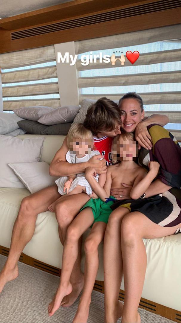 Luka Modrić sa suprugom Vanjom i djecom Sofijom, Emom i Ivanom odmara se u Zadru