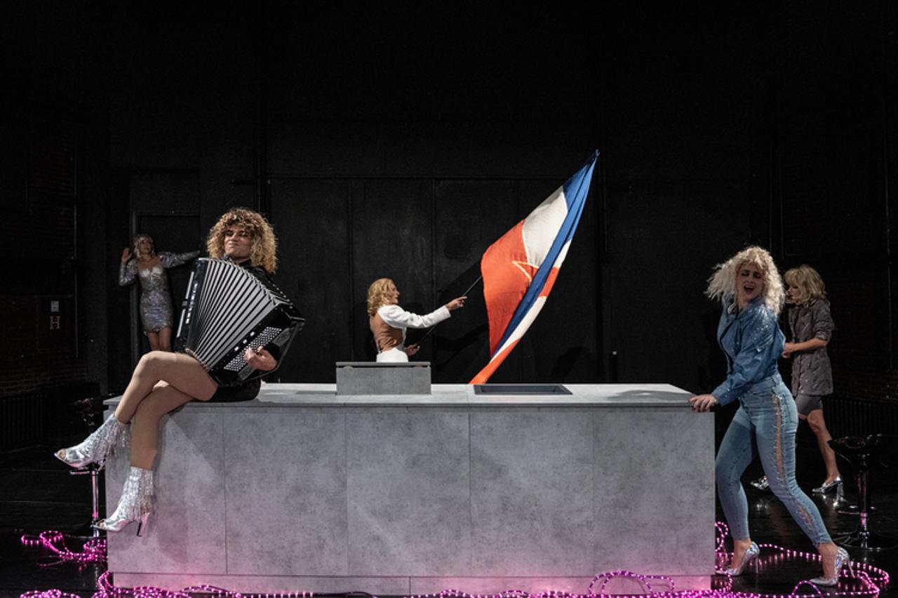 Prva u nizu predstava "Lepa Brena Project" održana u Satiričkom kazalištu Kerempuh
