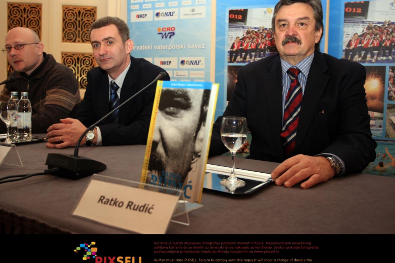 \'27.01.2011.Zagreb, Hrvatska -  Hrvatski novinarski dom, Perkovceva ulica.Predstavljanje knjige Ratko Rudic - najbolji hrvatski vaterpolo trener.Eduard Hamar, Damir Skarpa, Ratko Rudic.Photo: Marko P