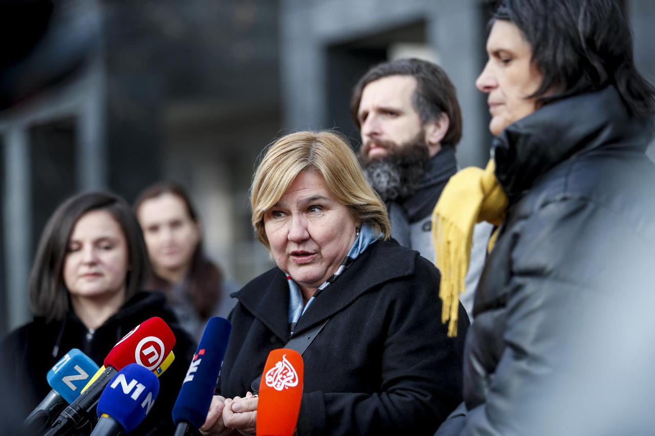 Konferenciju za medije na temu državnog nadzora u Gradu Zagrebu zbog retrogradnog ukidanja mjere roditelj odgojitelj