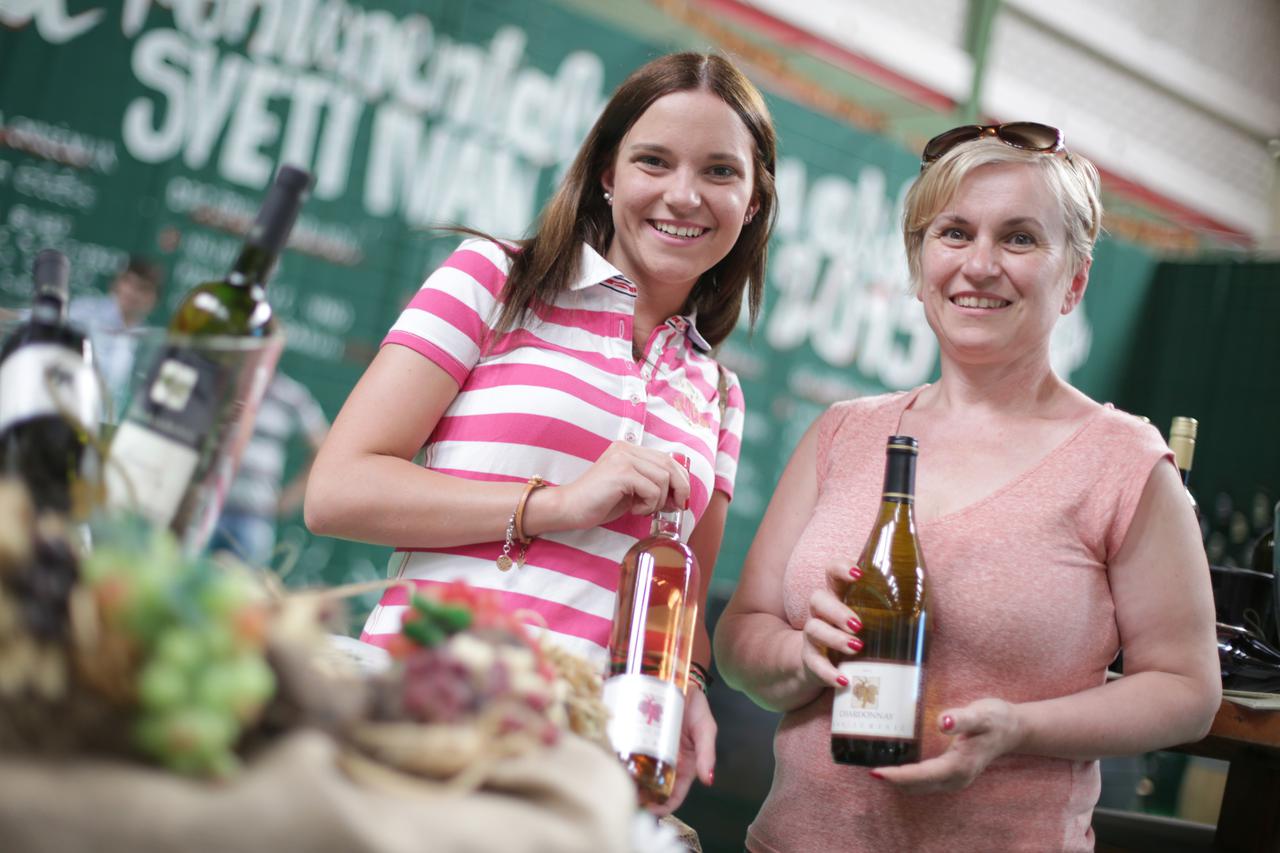 05.06.2015., Sveti Ivan Zelina - Vinari pripremaju izlozbu vina kontinentalne Hrvatske. Photo: Grgur Zucko/PIXSELL