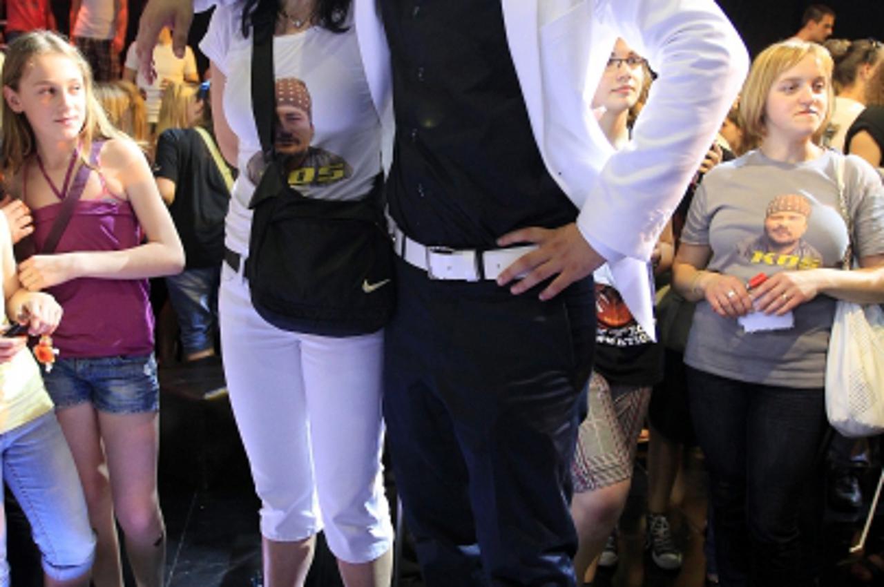 \'17.06.2011.,Jadran film,Zagreb - Glazbeni show RTL-a Hrvatska trazi zvijezdu,finale. Goran Kos sa mamom Suzanom. Photo: Antonio Bronic/PIXSELL\'